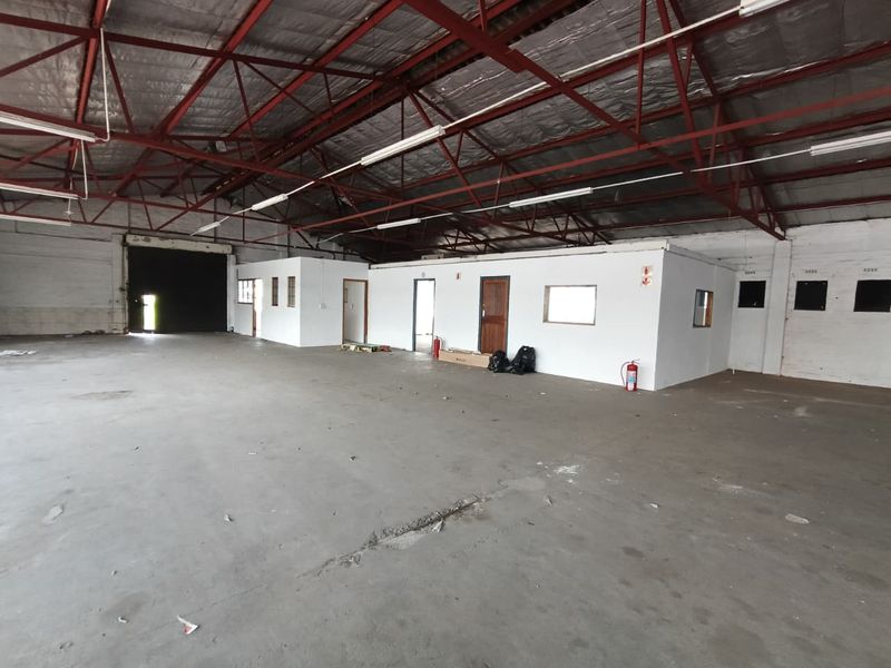 TO LET | PRIME 1061m2  - INDUSTRIAL UNIT |  FRONTAGE - Photo 7