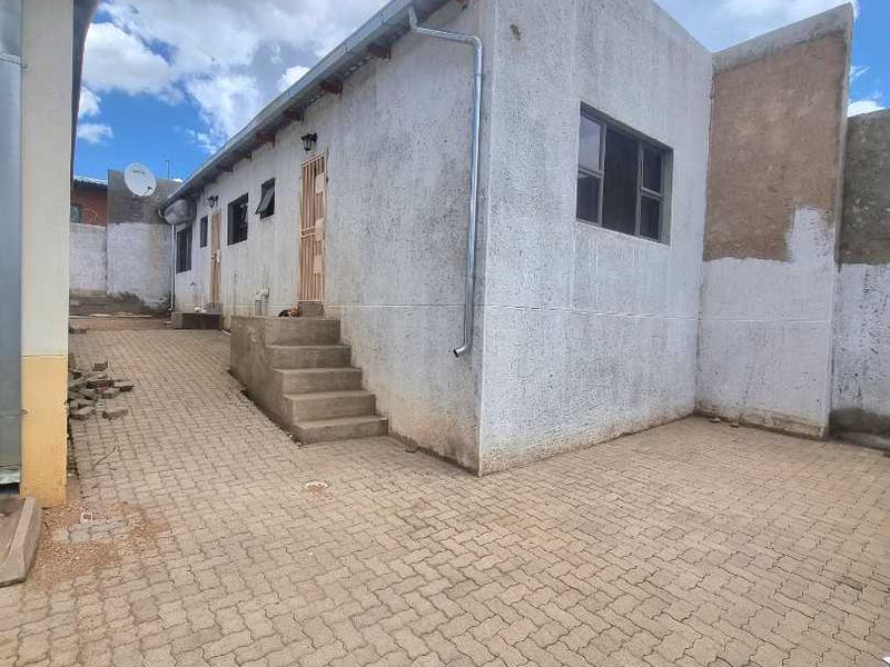 HOUSE FOR SALE - GREENWELL, KATUTURA - Photo 2