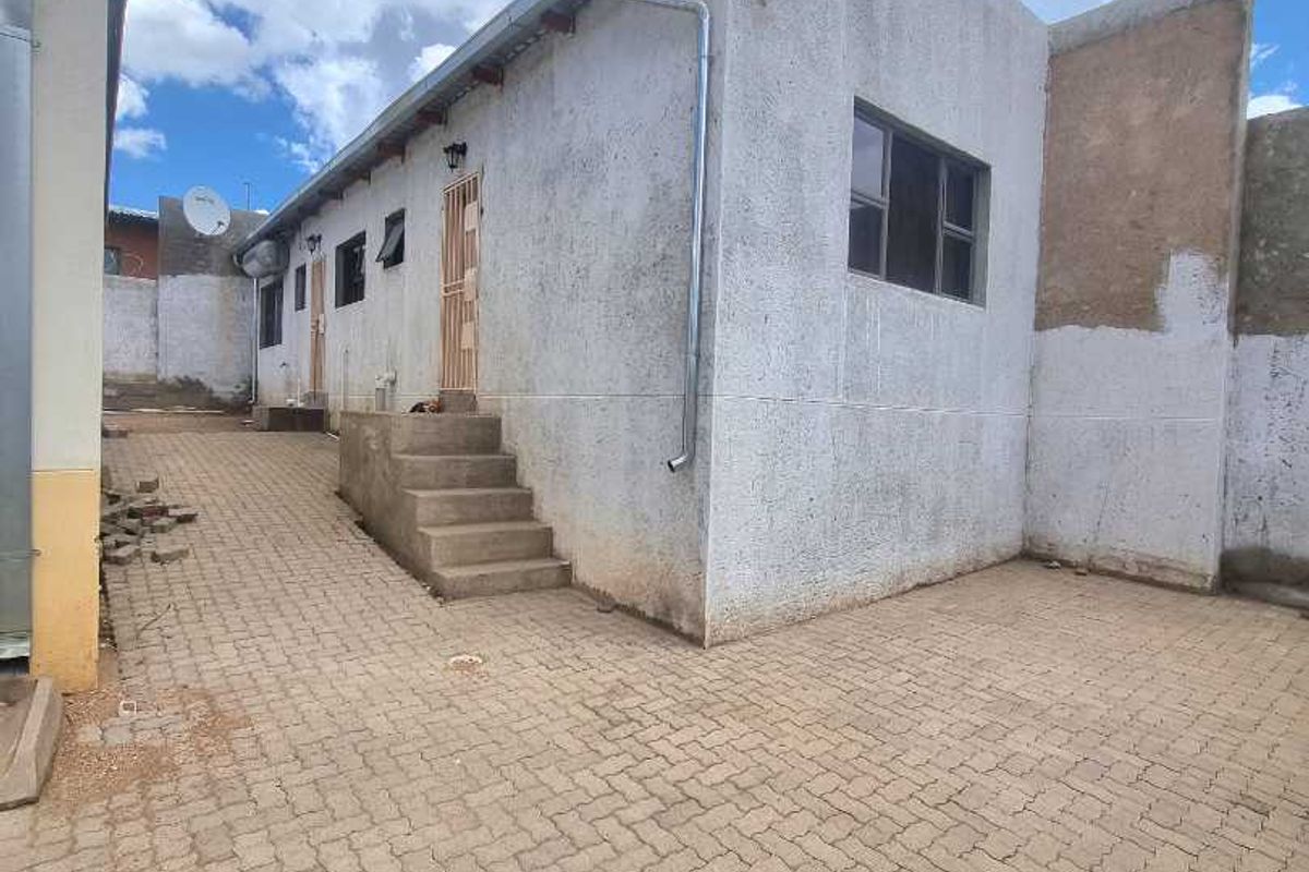 HOUSE FOR SALE - GREENWELL, KATUTURA - Photo 2