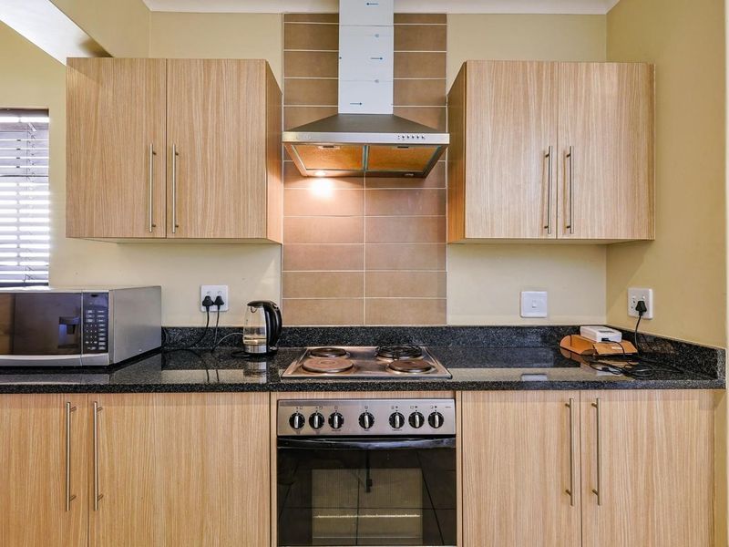 BRIGHT AND SPACIOUS TWO-BEDROOM HOME IN MOOIKLOOF RIDGE ESTATE - Photo 10