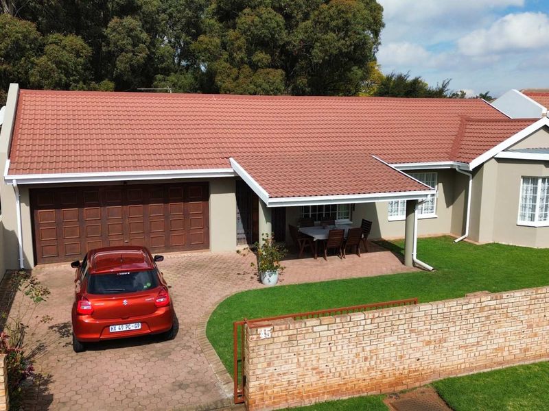 Immaculate Freehold Cluster in a Secure Estate – Spacious, Stylish & Low Maintenance! - Photo 2