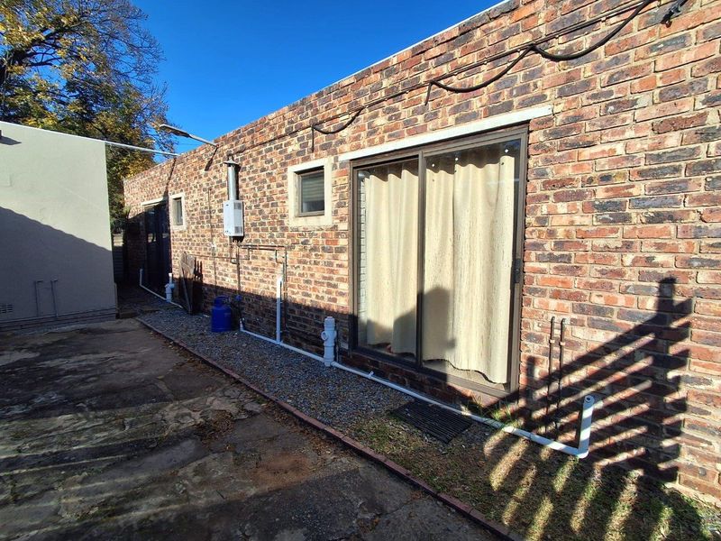 Profitable Business Opportunity: Guest House for Sale with Long Term Contracts - Photo 9
