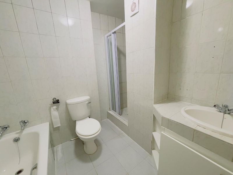 Ground Floor Gem with a Private Garden – Freshly Renovated & Move-In Ready! - Photo 9