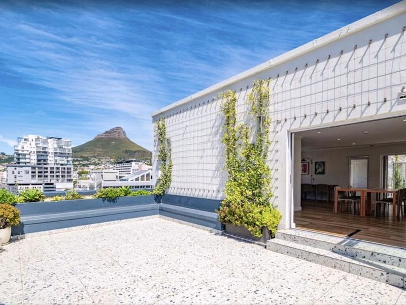 Stylish Fully Furnished 1-Bedroom Apartment in the Heart of Cape Town CBD - Photo 2