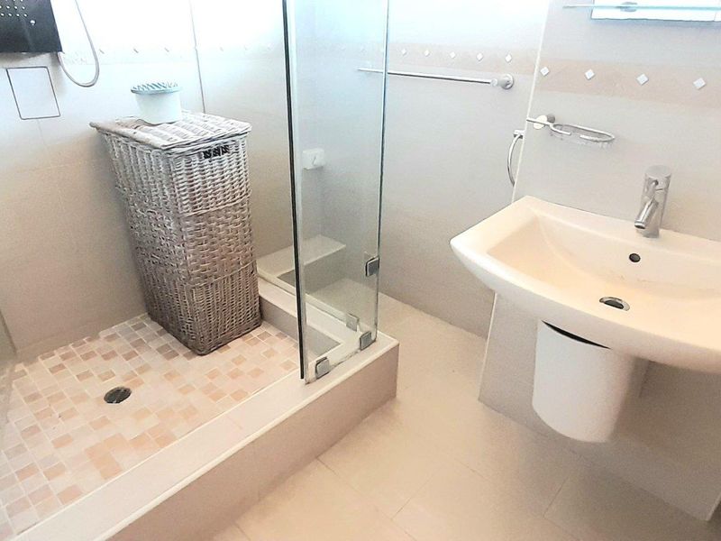 1.5 bedroom in North Beach - Photo 9