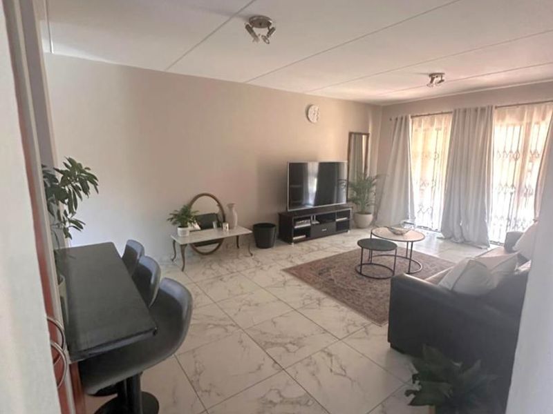 2 Bedroom Apartment for Sale in Sonneveld - Photo 5