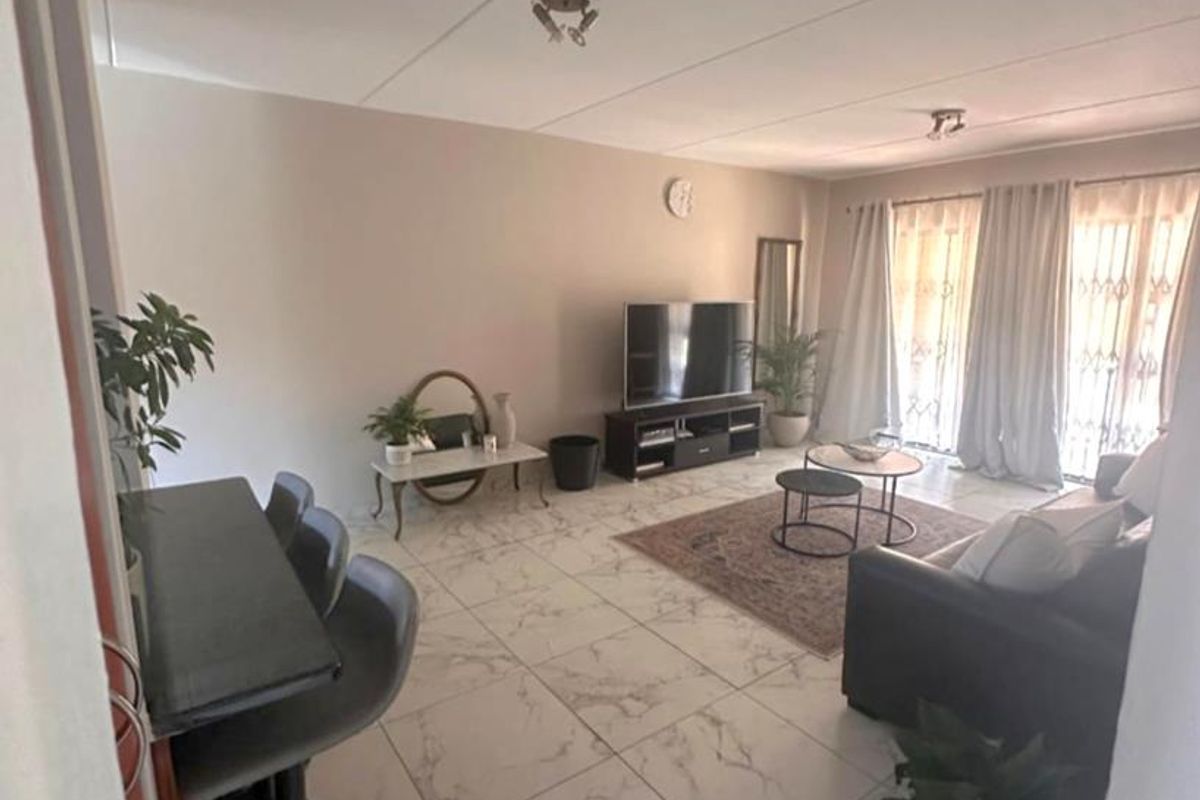 2 Bedroom Apartment for Sale in Sonneveld - Photo 5