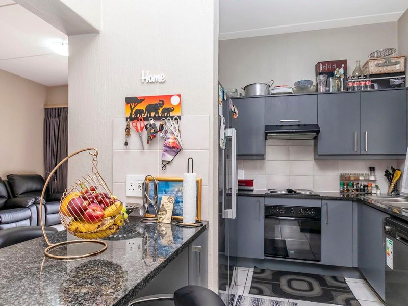 Three-bedroom ground floor apartment in barbeque downs - Photo 3