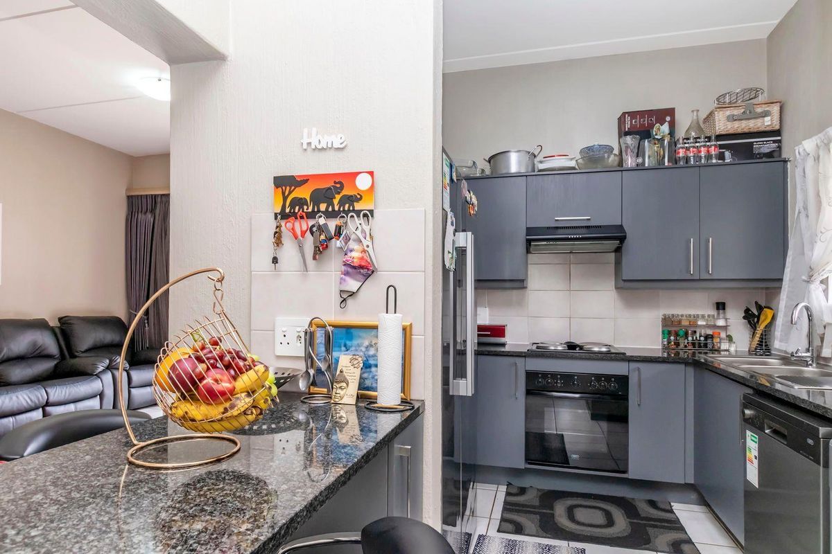 Three-bedroom ground floor apartment in barbeque downs - Photo 3