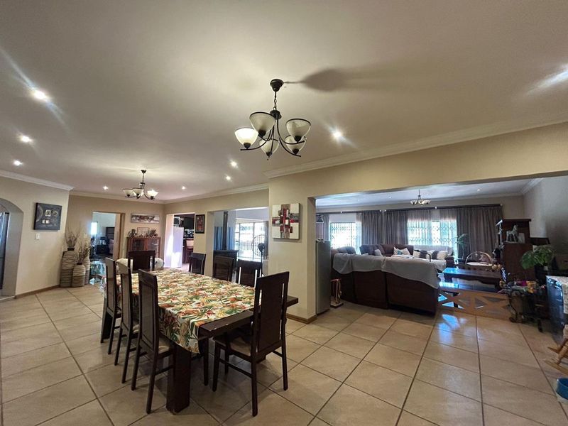 Stunning 5-Bedroom Luxury Home with Business Potential in Benoni AH - Photo 9