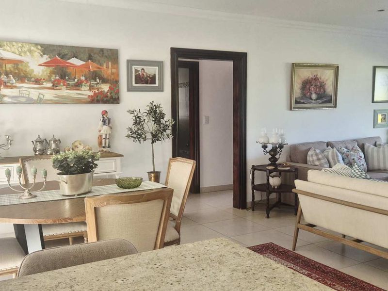 Exquisite townhouse offering privacy in tranquil surroundings - Photo 2