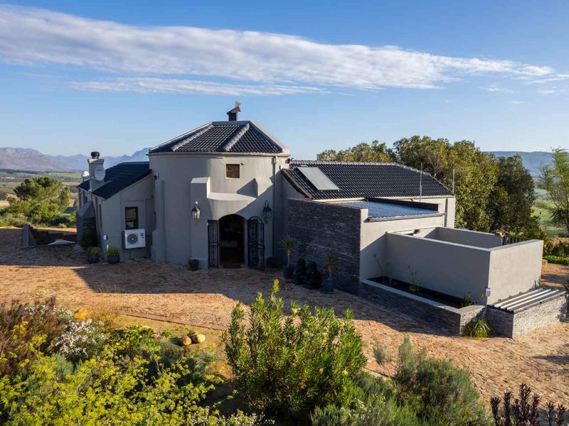 Exceptional Privacy and Space in a Countryside Lifestyle Farm at the Foot of the Drakenstein Mountains in Paarl - Photo 5