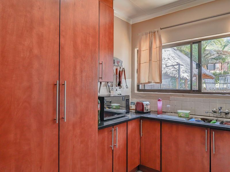 Dream 4 Bedroom Family Home in Mountain View Awaits! - Photo 10