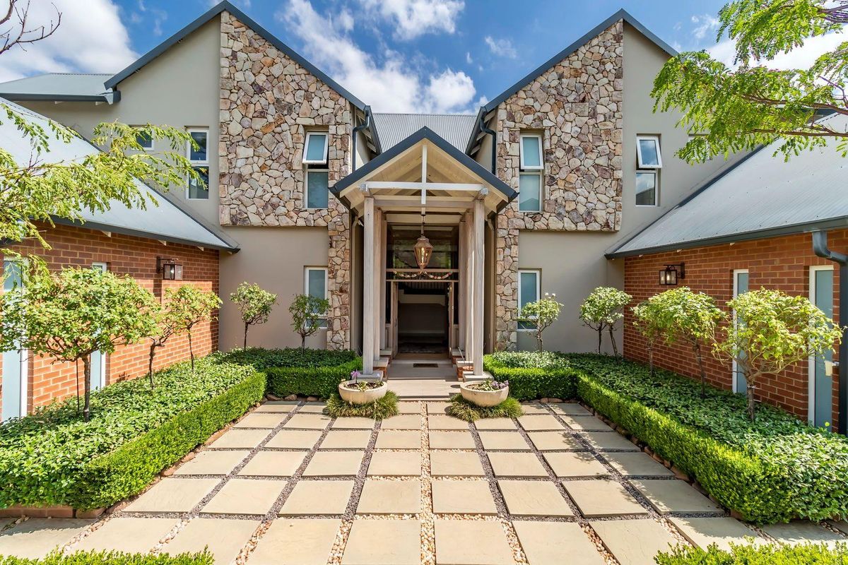 A Masterpiece of Country Living with Contemporary Luxury - Photo 3