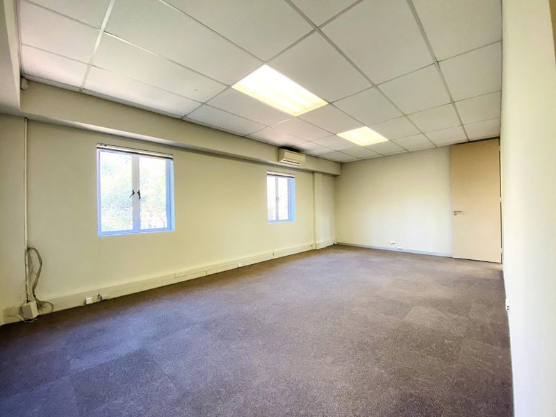Spacious Office Unit with Large Entertainment Balcony in Fourways - Photo 7