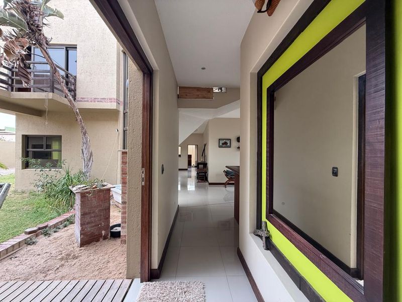 FOR SALE- 5 BEDROOM, DOUBLE-STOREY, SEA VIEW HOUSE IN VOGELSTRAND, SWAKOPMUND, NAMIBIA - Photo 2