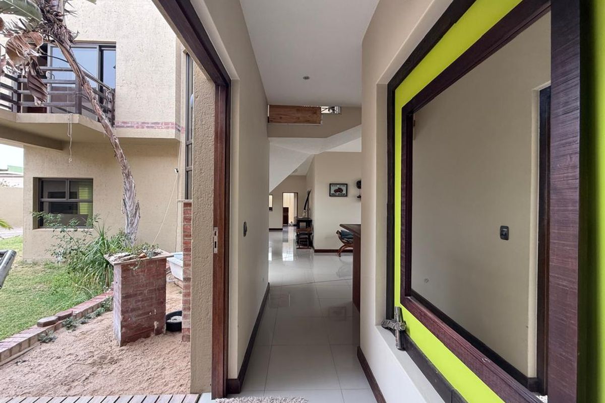 FOR SALE- 5 BEDROOM, DOUBLE-STOREY, SEA VIEW HOUSE IN VOGELSTRAND, SWAKOPMUND, NAMIBIA - Photo 2