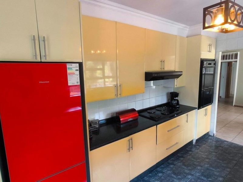 Versatile Family Home with Two Income-Generating Flats - Photo 7