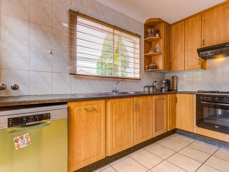 SECURE, PEACEFUL LIVING - PET FRIENDLY and LOW LEVY too! - Photo 6