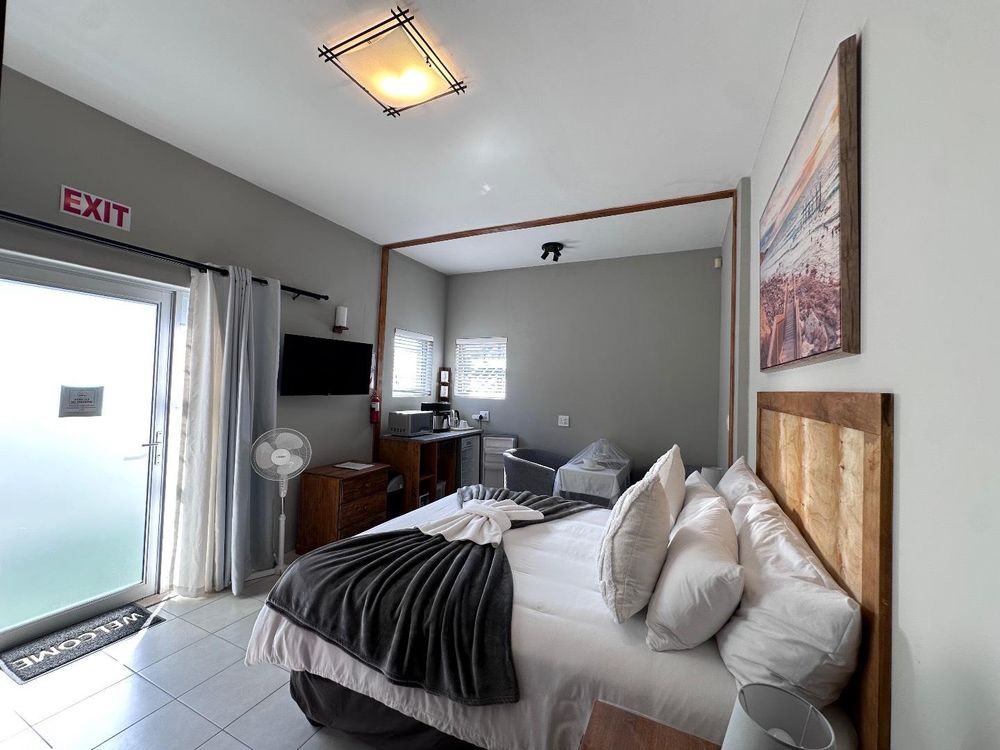 Downstairs room with own entrance from house and outside