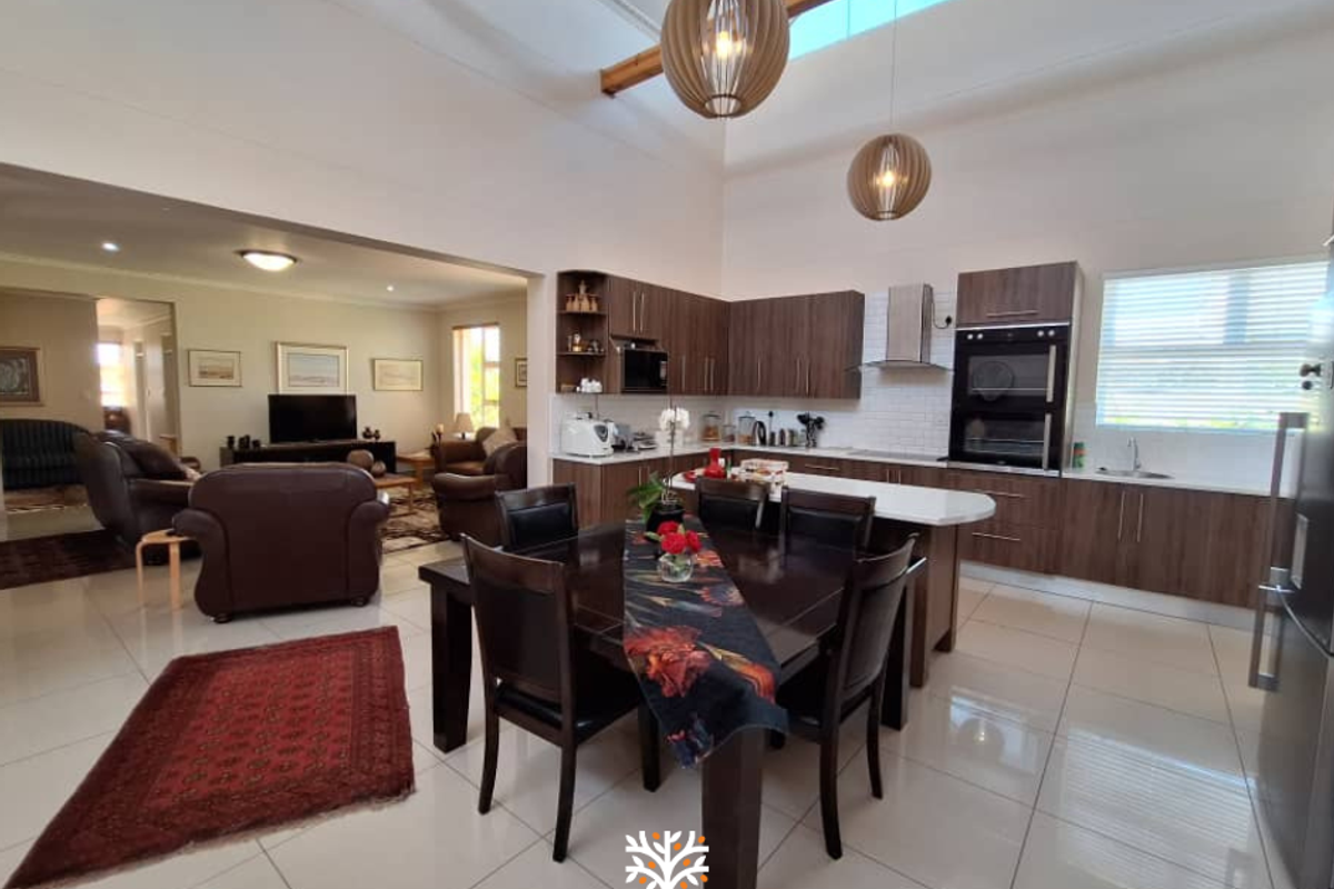 PERFECT FAMILY HOME AT OMEYA GOLF ESTATE - Photo 2