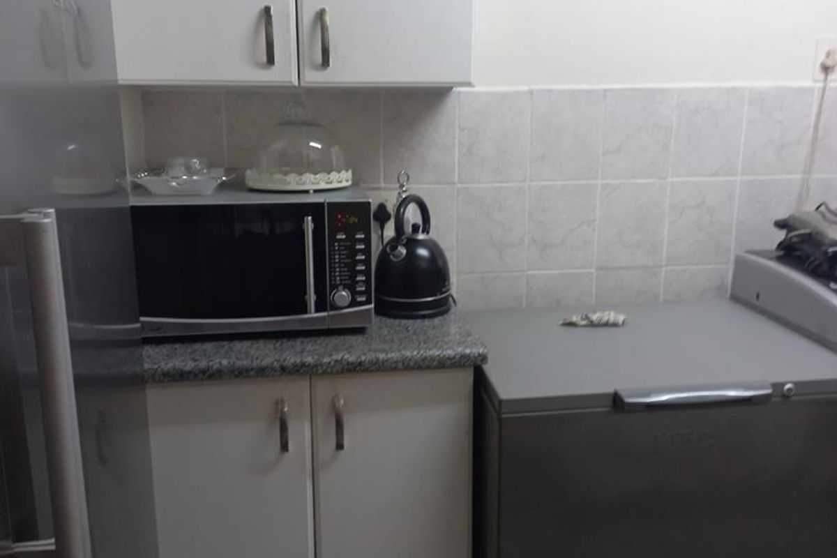 Cozy, Comfortable & Easy Living! - Photo 4