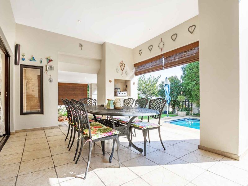 IMMACULATE HOME - Photo 8