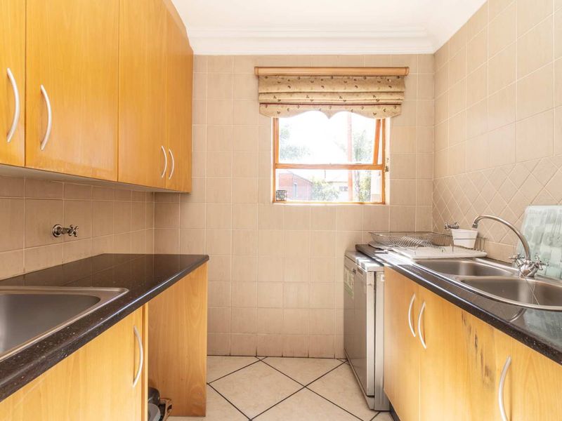 A home that welcomes you in and makes you stay! - Photo 7