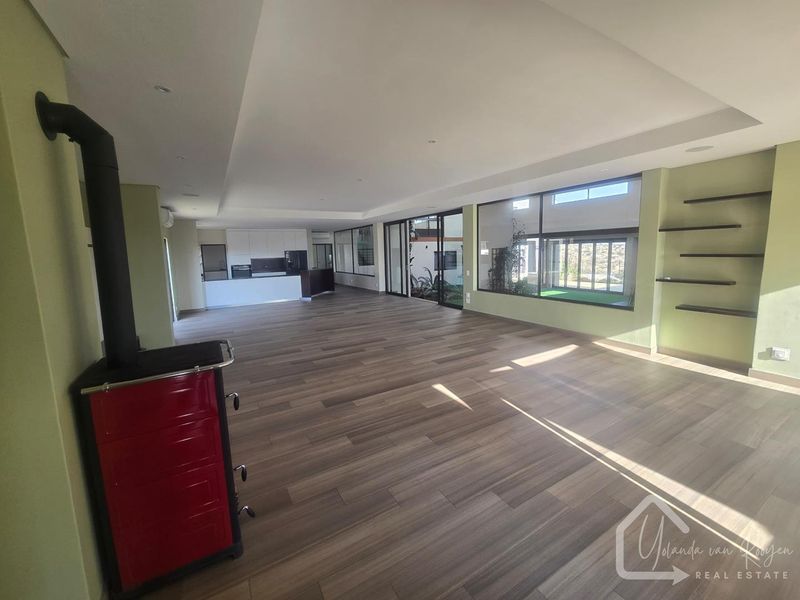 !!️UNMATCHED ELEGANCE UNDER ONE ROOF!!️ - Photo 3