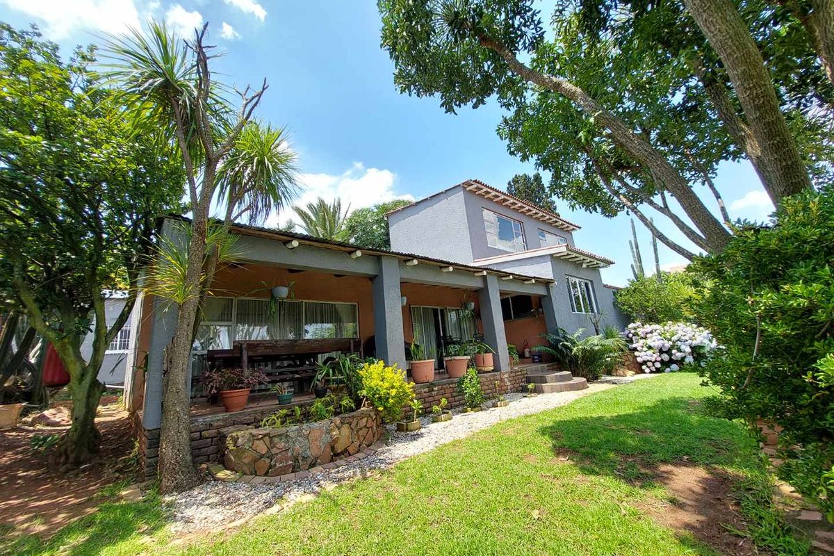 3 BEDROOM HOUSE WITH COTTAGE FOR SALE IN NORTHCLIFF - Photo 2