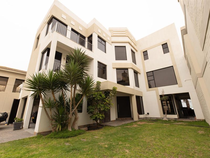 BEACHFRONT HOUSE - Photo 2