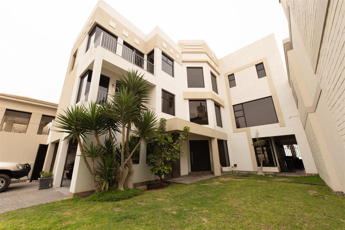 BEACHFRONT HOUSE - Photo 2