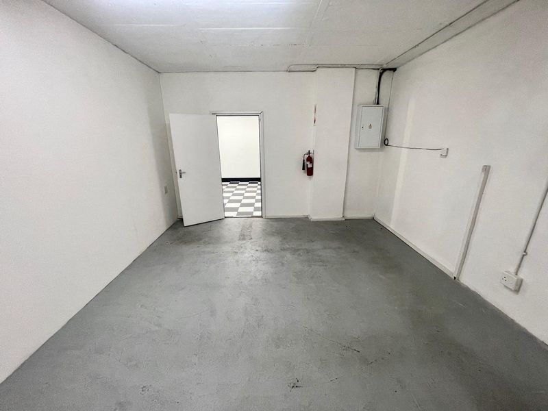 Hendra - Prime Retail Space to Let in Busy Durban North Shopping Centre - Photo 8