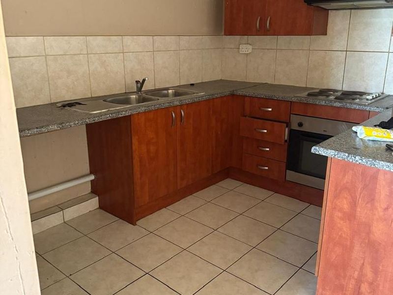 Top Floor 2 Bedroom Apartment for Sale - Photo 6