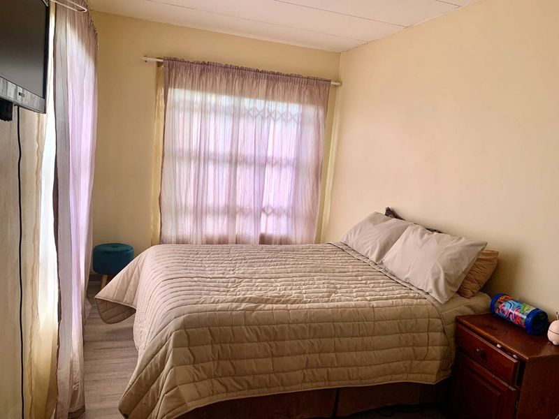 BEAUTIFUL HOUSE IN MANDELA VIEW - Photo 10