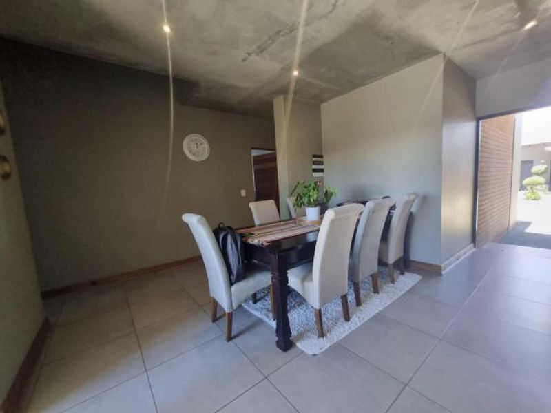 Modern 3 Bedroom House In Prestigious Stone Creek, Wild Olive Estate - Photo 9