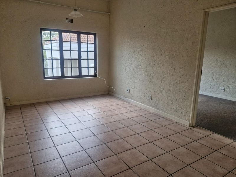 Top floor 1 bedroom in central Sandown position - Photo 3