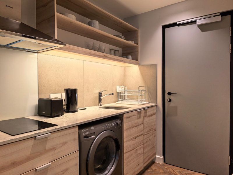 Stylish 28sqm Furnished Micro Apartment – Foreshore Place - Photo 2