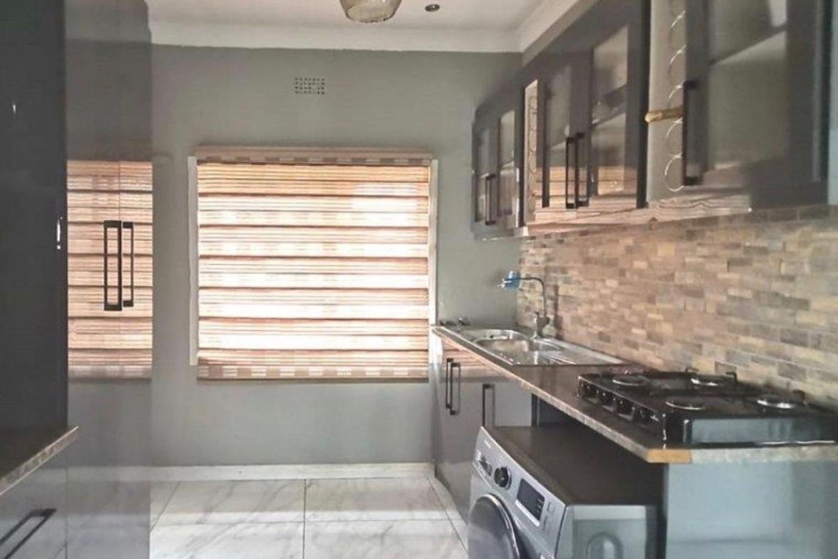 Spacious Apartment in safe area. - Photo 4