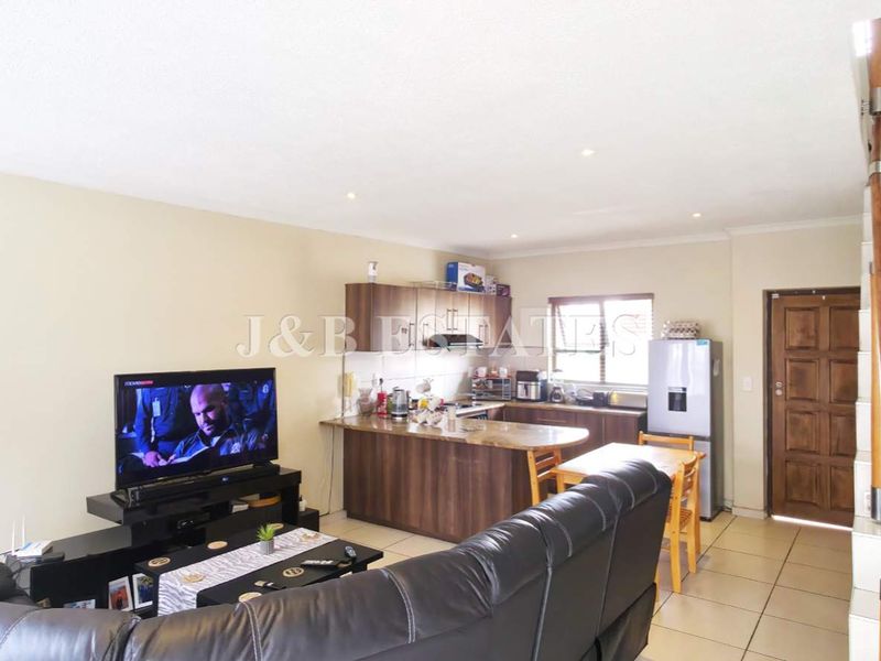 Well-Maintained 3-Bedroom Unit - Photo 3