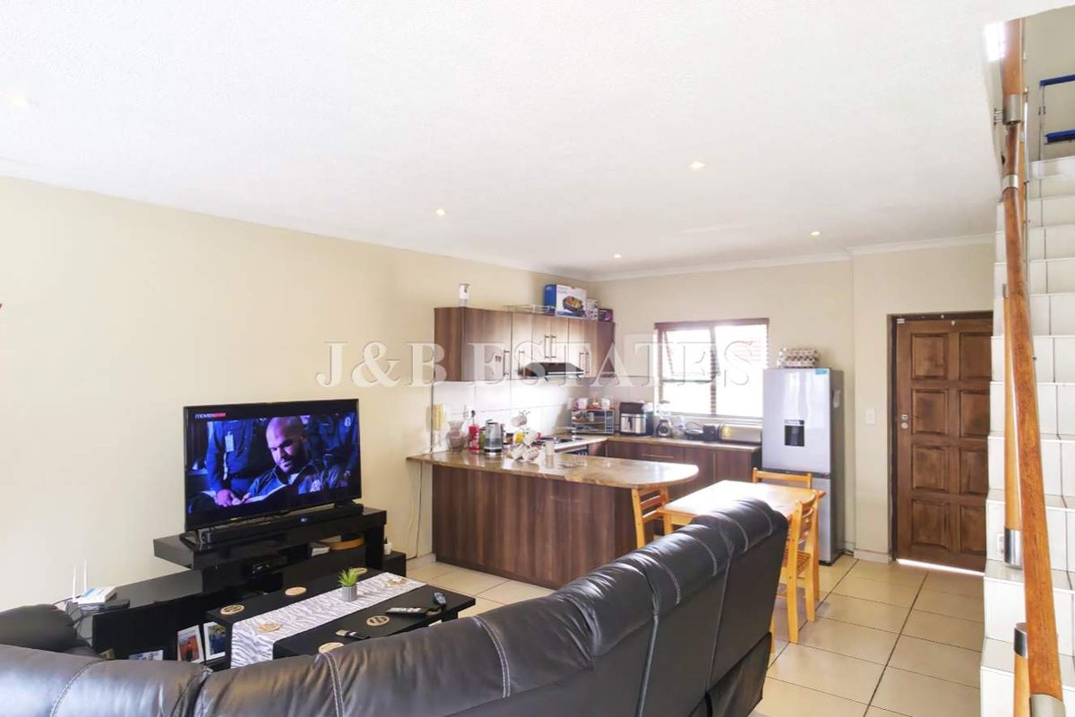 Well-Maintained 3-Bedroom Unit - Photo 3