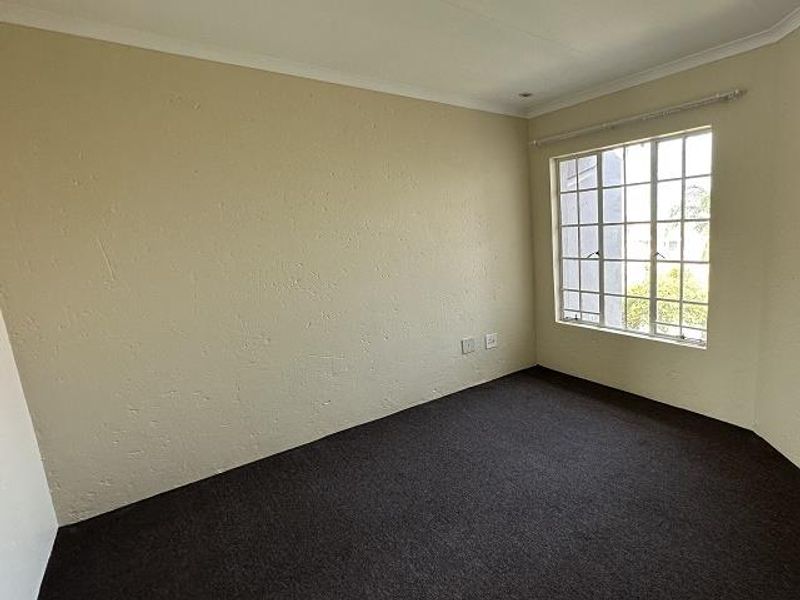 Edenglen complex in a gated area - Photo 3