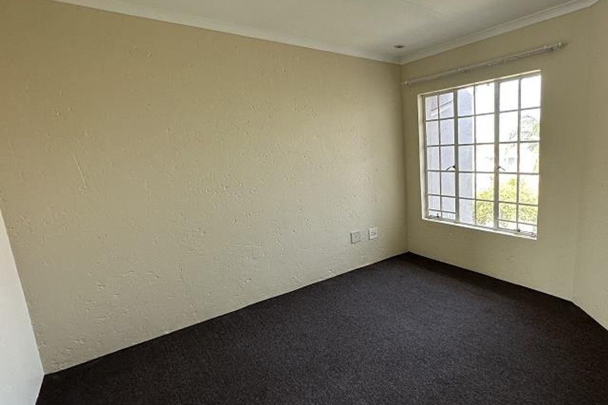 Edenglen complex in a gated area - Photo 3