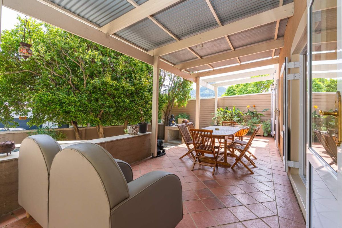 4.950 MIL – PRICED TO SELL!! COME SEE, COME SIGN – THE BEST VALUE IN HOUTBAY - Photo 5