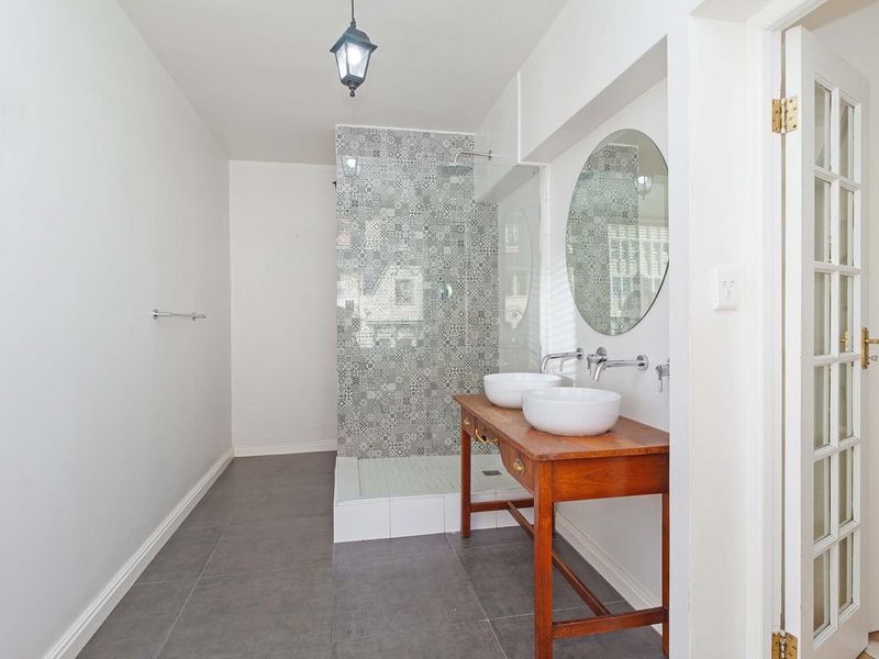 Spacious and convenient city living in central Cape Town - Photo 7