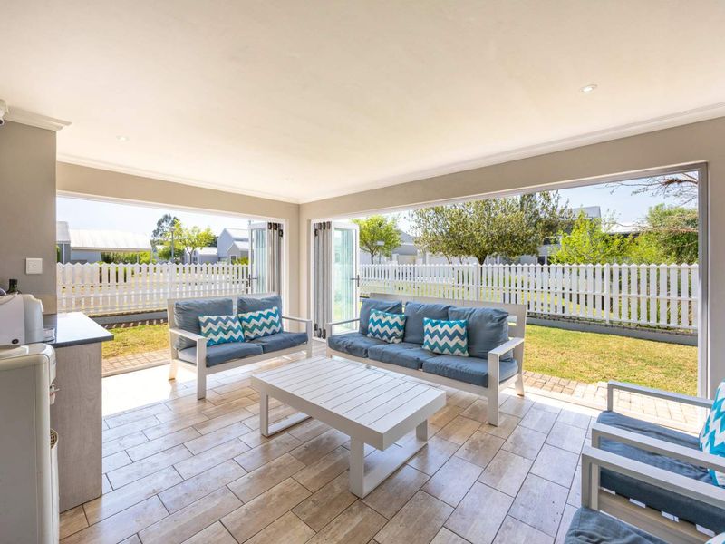 Exclusive Luxury Living in Leisure Bay Estate - Photo 7
