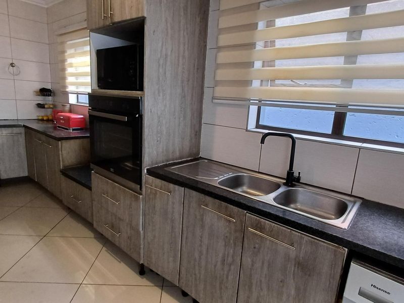 Estate Living - Photo 9