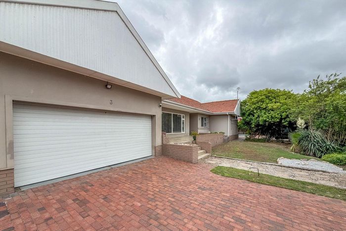 Property #2483950, House For Sale in Humewood