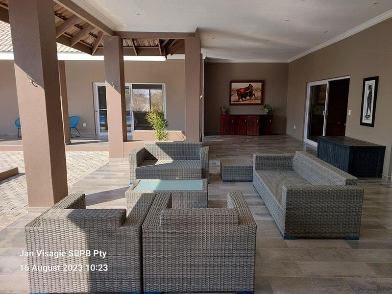 FOR SALE - Plot with Luxurious House in Omaruru Wildlife Estate - Photo 9