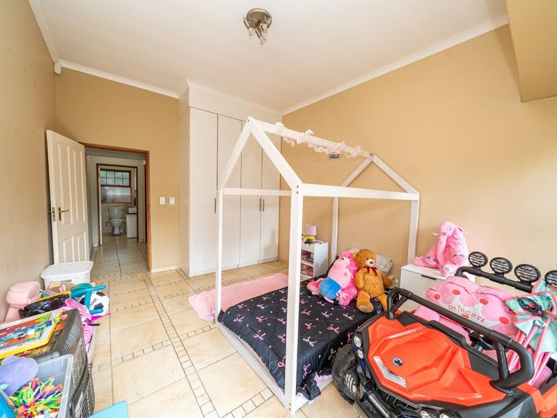 A Family Home in the heart of  GLEN MARAIS - Photo 8